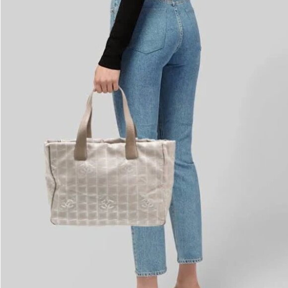 Chanel CC Canvas & Leather Tote with Overlapping CC Monogram - Picture 2 of 8